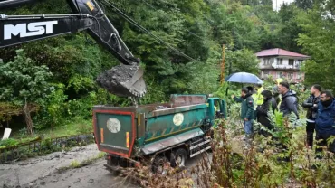 Düzce’de motosiklet ile otomobil çarpıştı: 1 yaralı