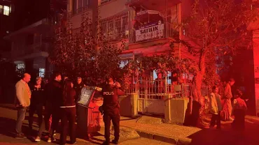 Mersin’de 3 katlı binanın zemini çökmesi: 40 kişi tahliye edildi